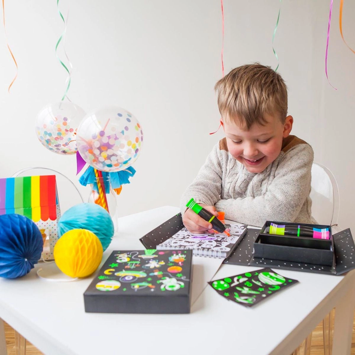 Neon Colouring Set Road Stars