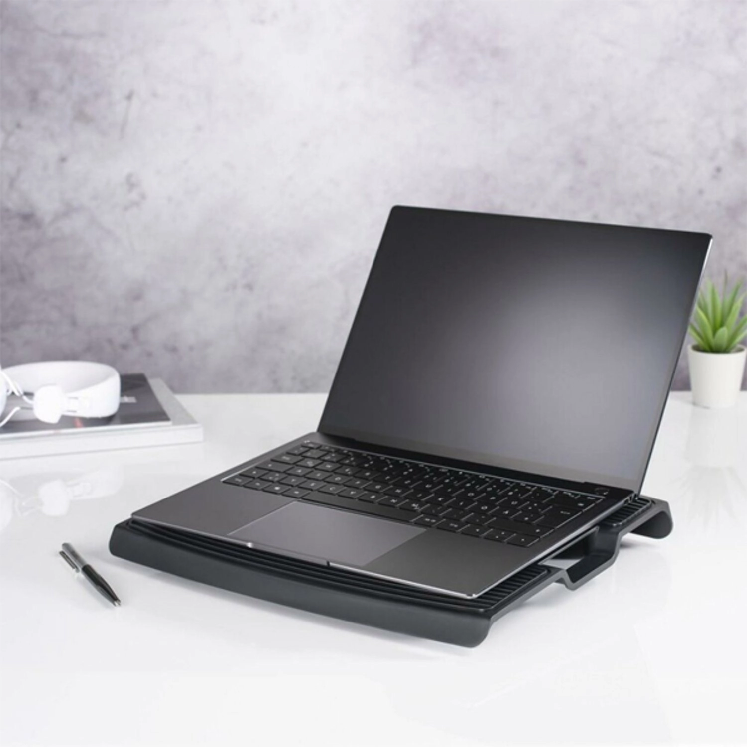 Black Metal Laptop Cooler - 2 Fans 15.6 Inch