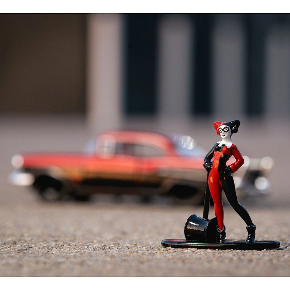 Harley Quinn 1957 Chevy Bel Air with Harley Quinn Figure - 1:32
