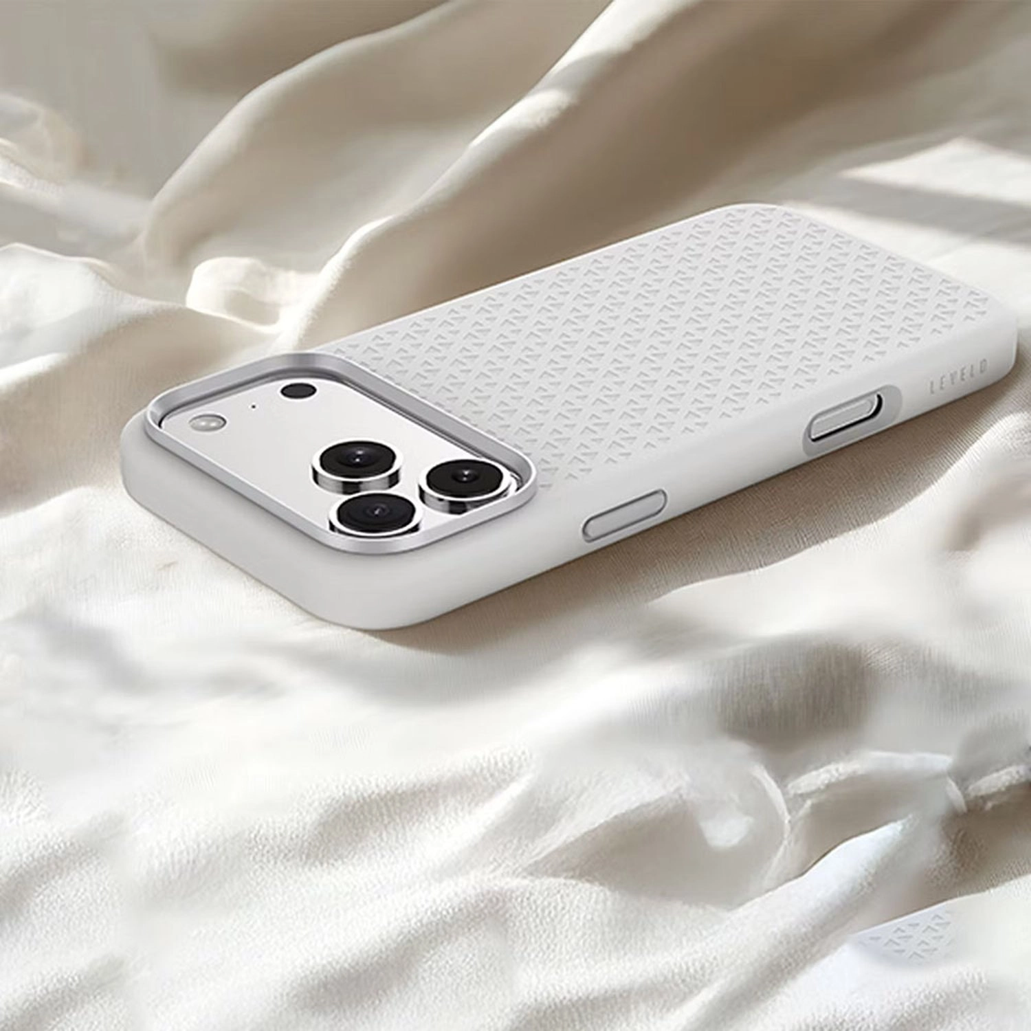 Fiora Silicone Case with MagSafe for iPhone 17 Pro Max