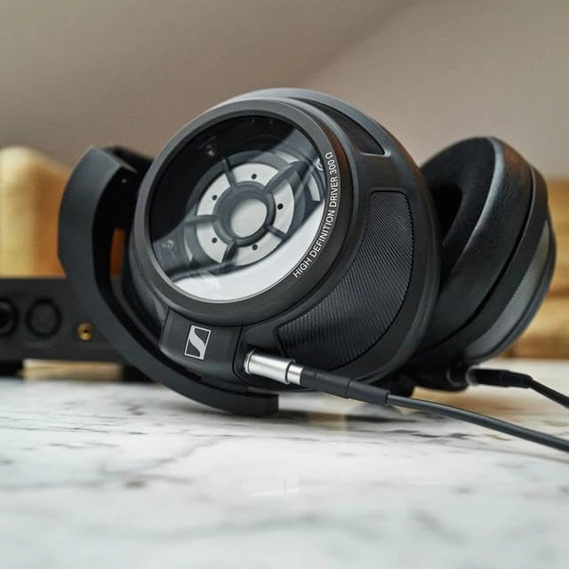 HD 820 Wired Headphone