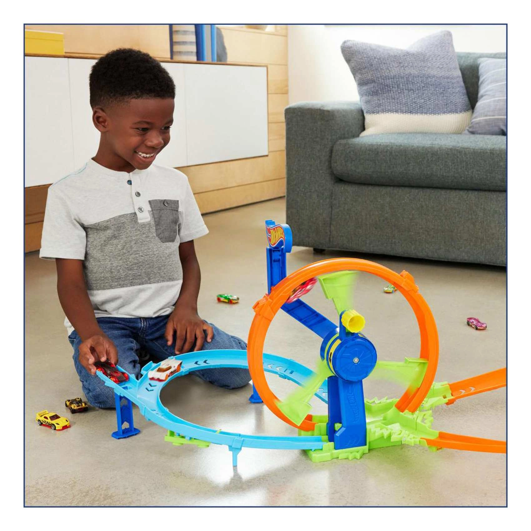Stunt Tracks Mid-Air Crash Playset - 1:64