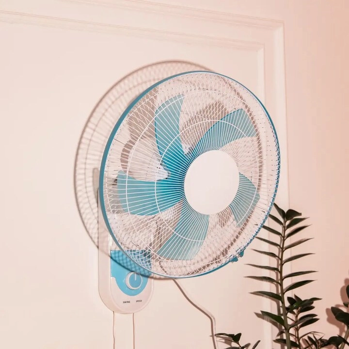 Electric Wall-Mounted Fan - 90° Oscillation Remote Control 3-Speed