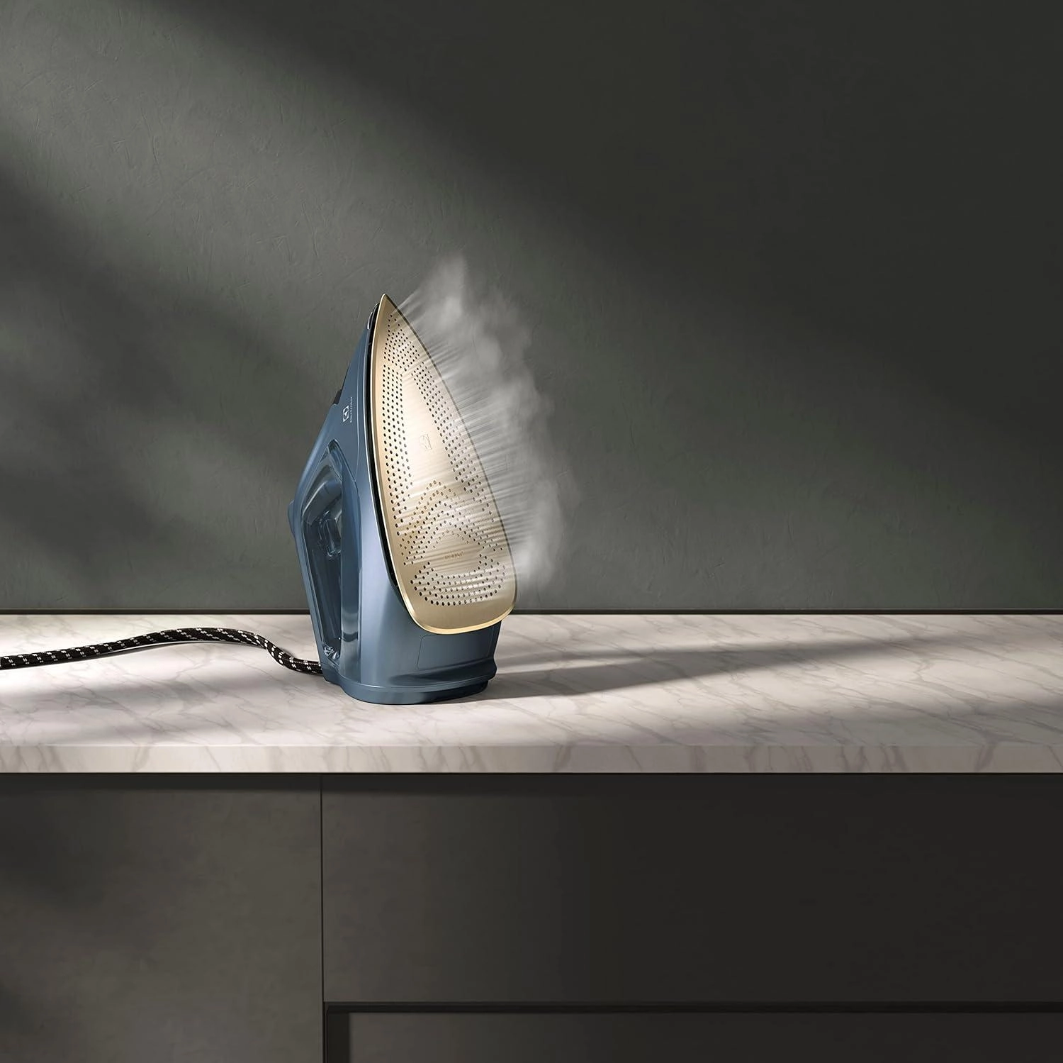 Refine 700 - Steam Iron 0.37L