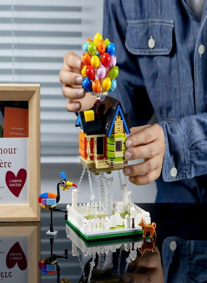 Up Balloon House - 635 pcs Tensegrity Sculptures