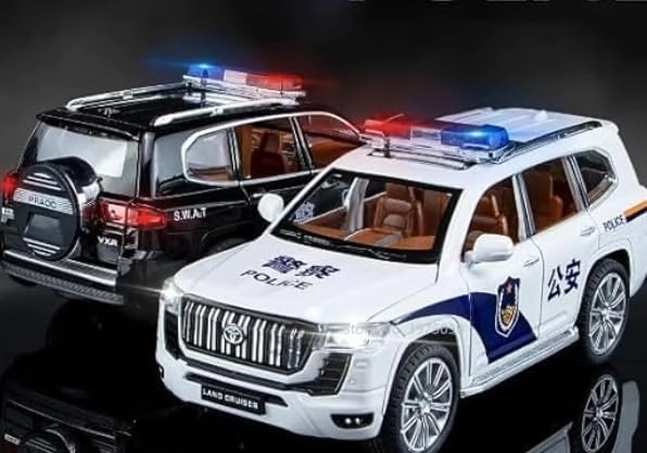 COLOR LAND CHILDRENS TOYS CENTER LLC Land Cruiser Prado Police Diecast - 1:24