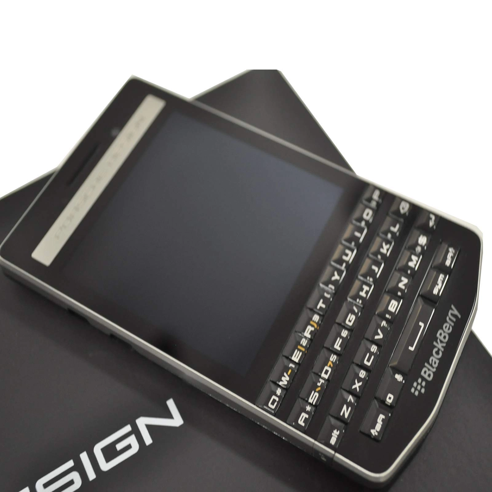 P'9983 - 2 GB 64 GB