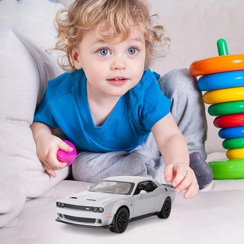Dodge Challenger SRT - 1:24