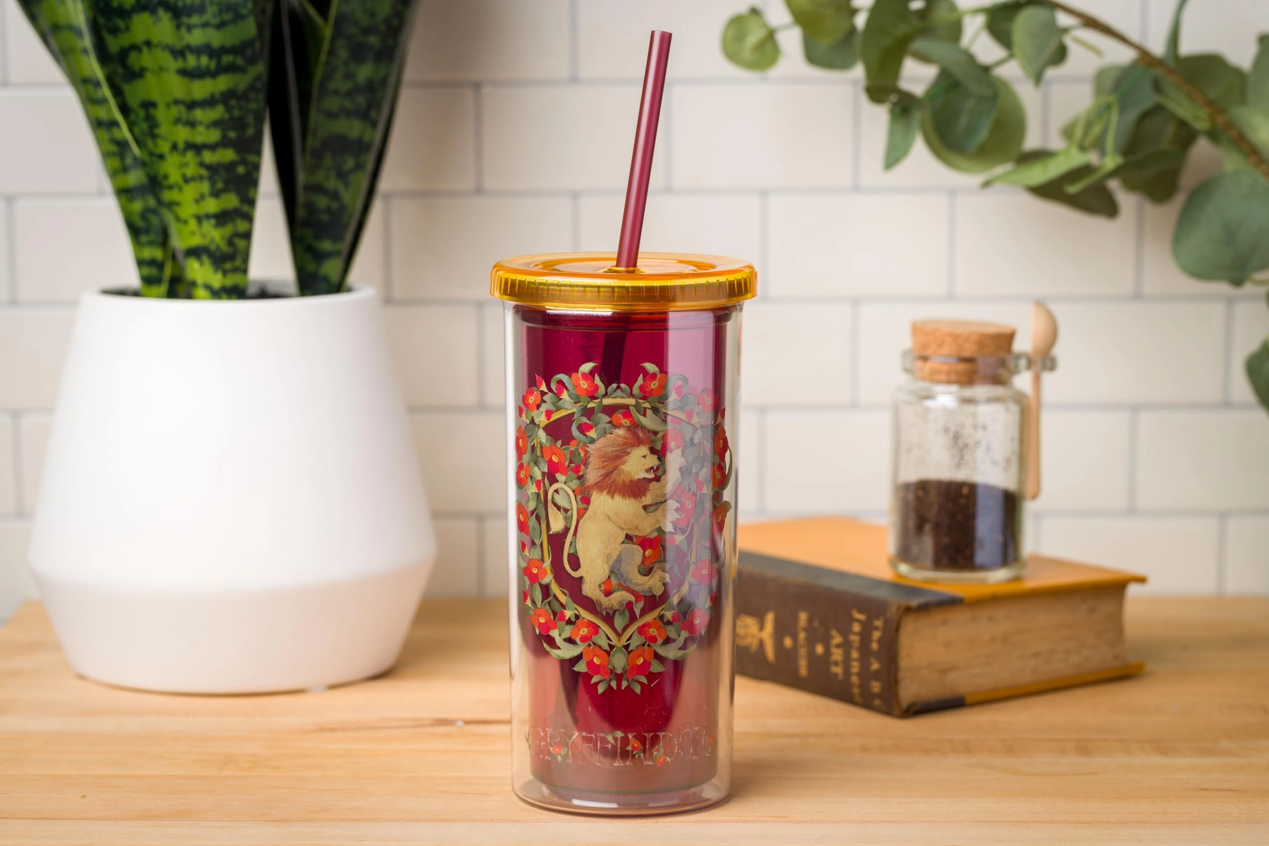 Harry Potter Gryffindor Hogwarts Crest Plastic Tall Cold Cup - 1 pcs