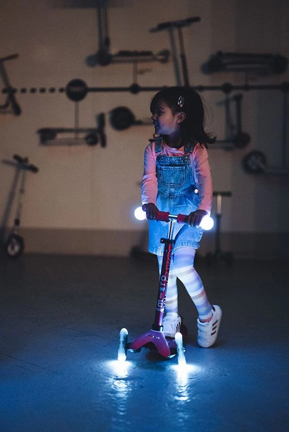 Mini Deluxe Magic - Aqua LED wheels