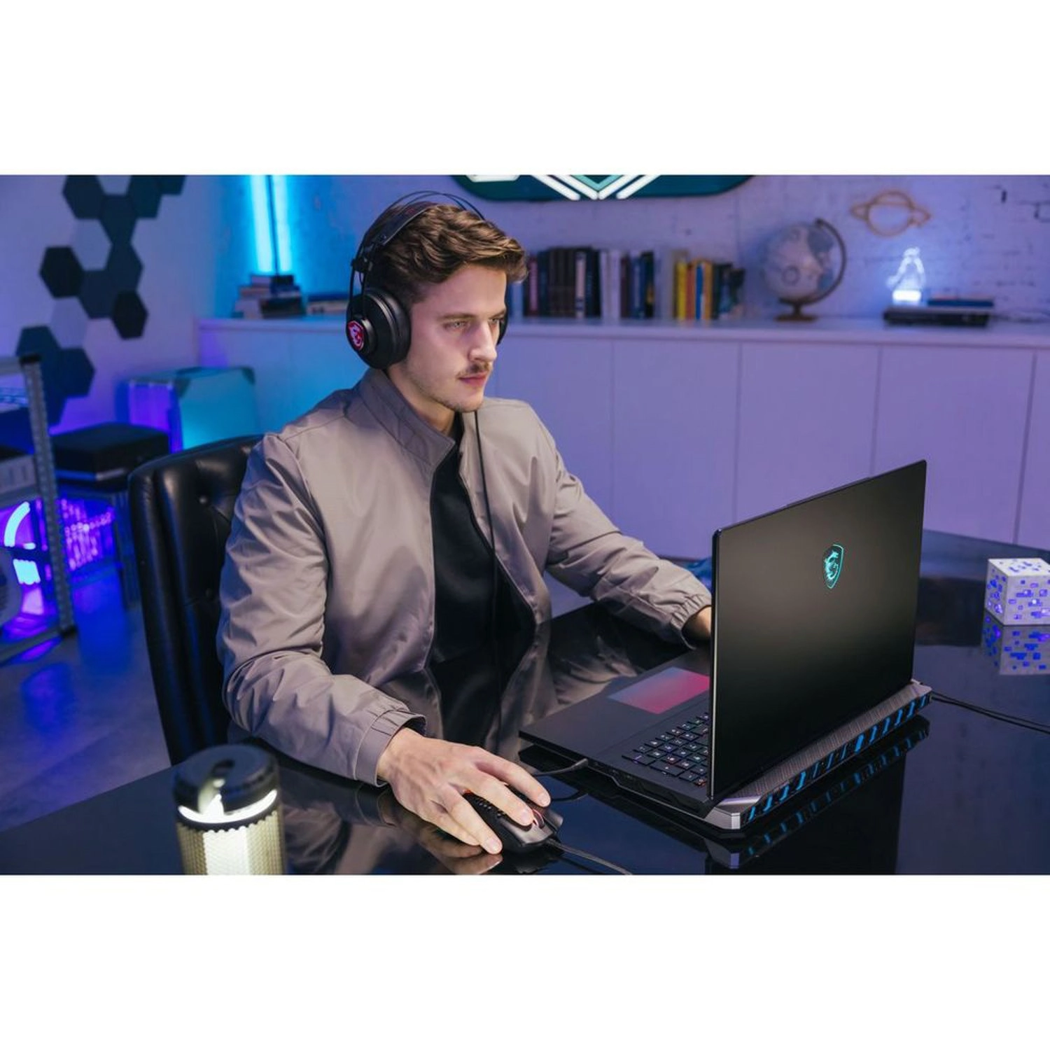 Titan 18 HX AI TITAN18 - 18'' Core Ultra 9-285HX 64GB 4TB SSD