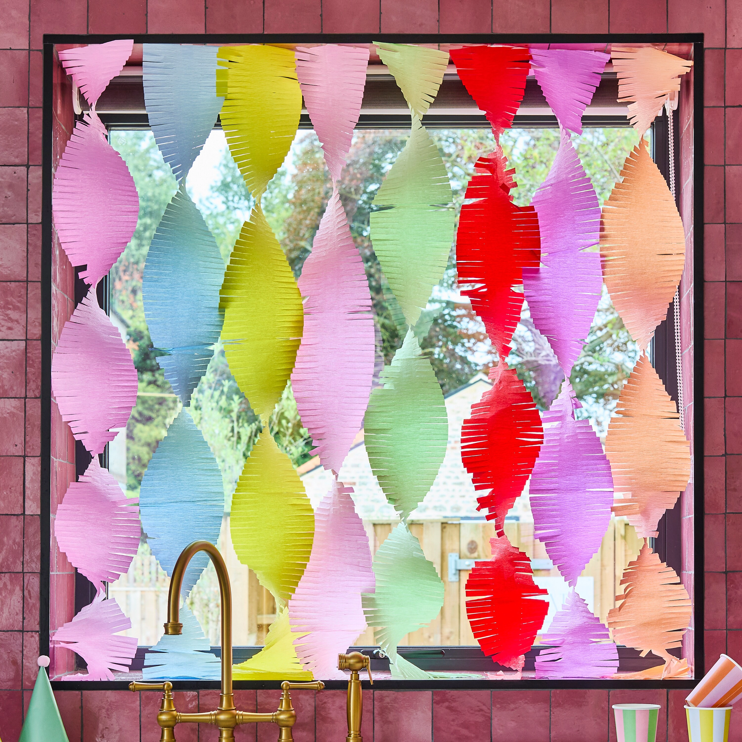Bright Banquet Crepe Streamers - 8Ct birthday