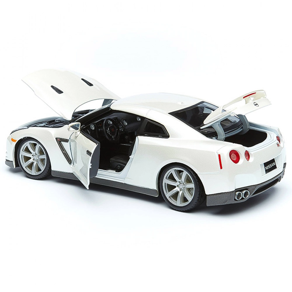 Bburago Nissan GT-R - 1:24