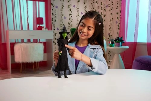 Elphaba Singer Doll - Plastic green skin singing Ages 4+