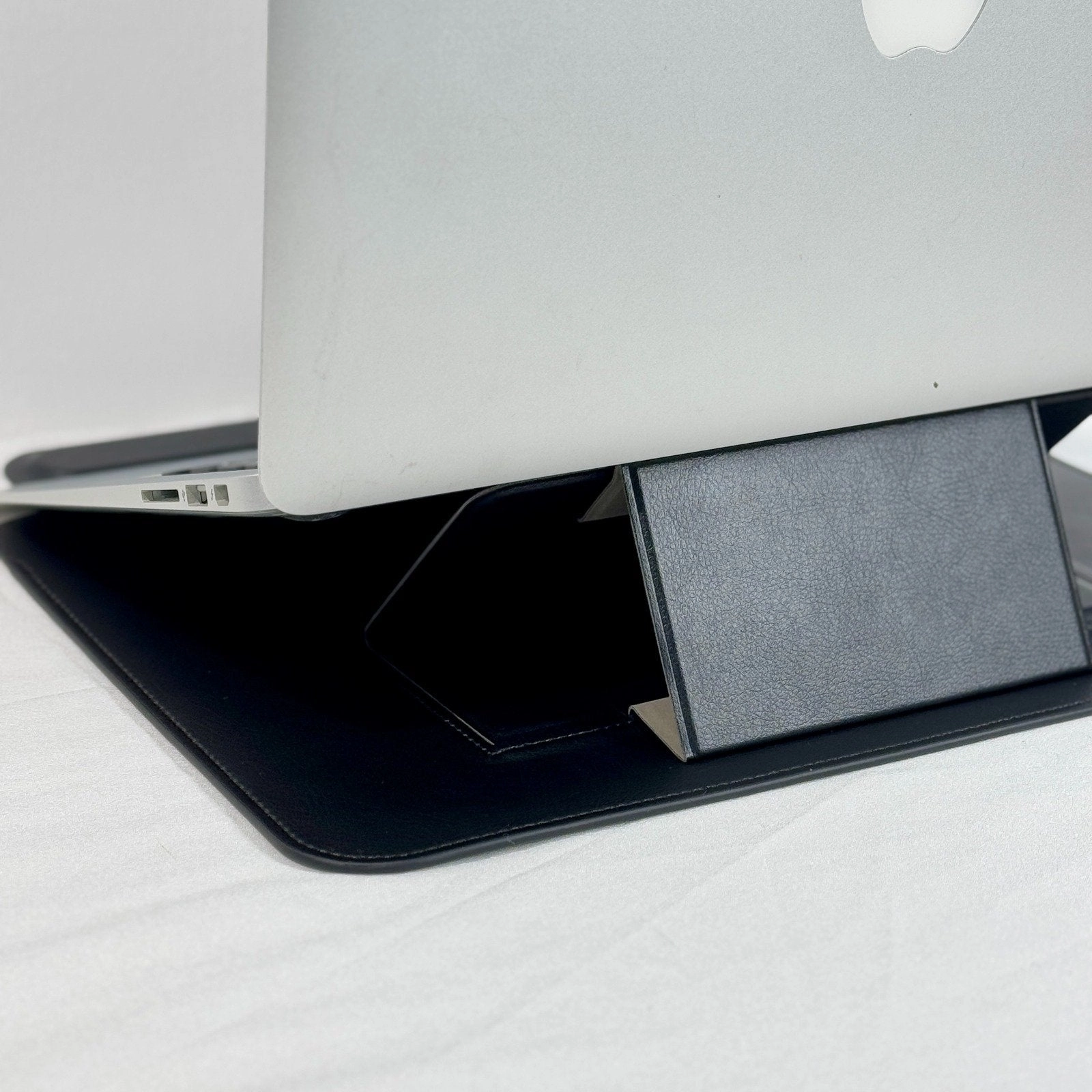 Eleve Leather Sleeve for MacBook 13.6-Inch