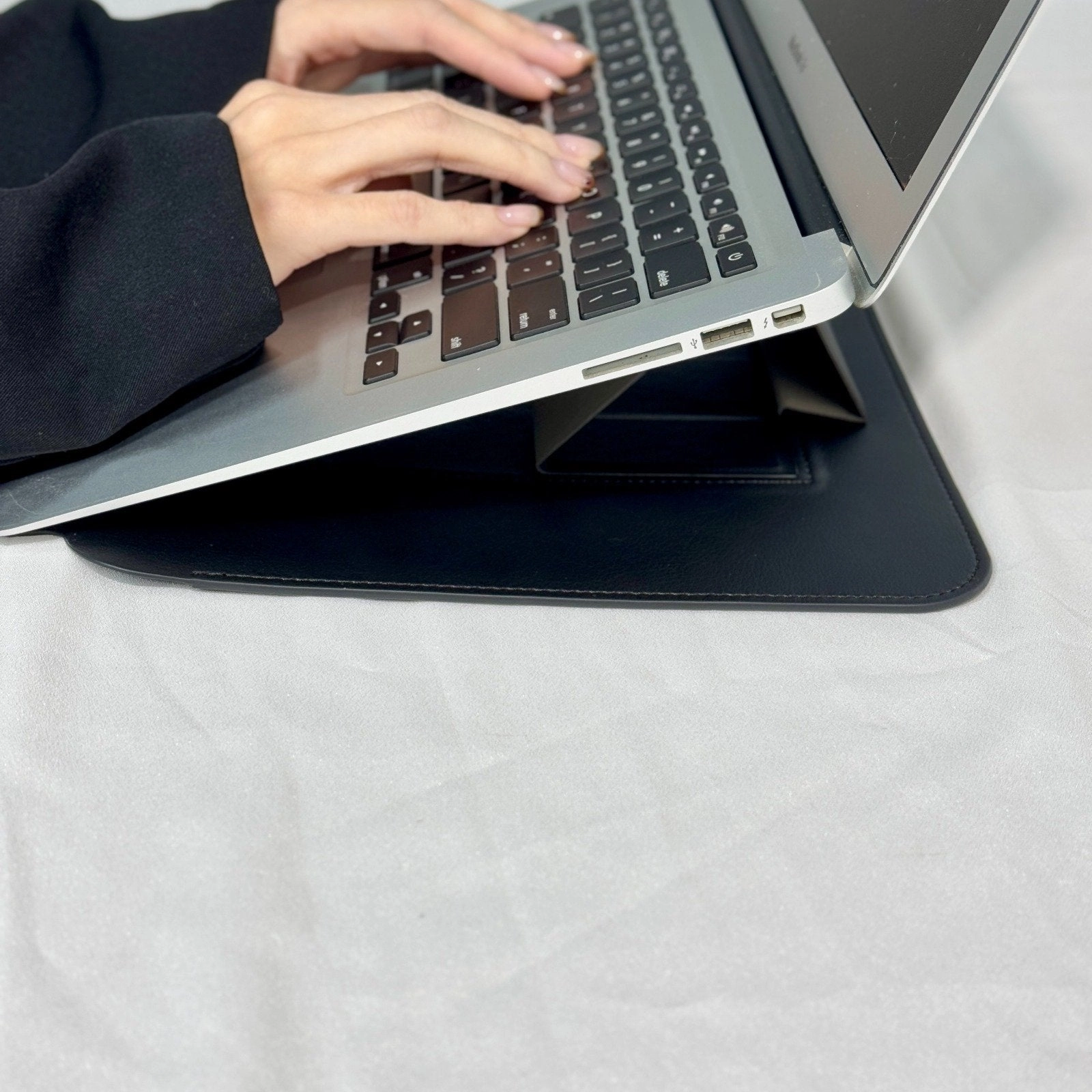 Eleve Leather Sleeve for MacBook 13.6-Inch