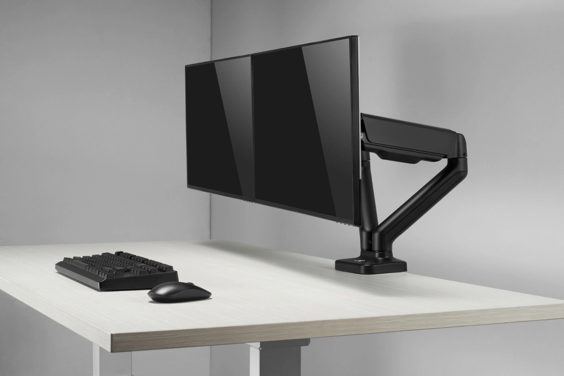 Pivot Core - Dual 17" - 32" 75x75 & 100x100