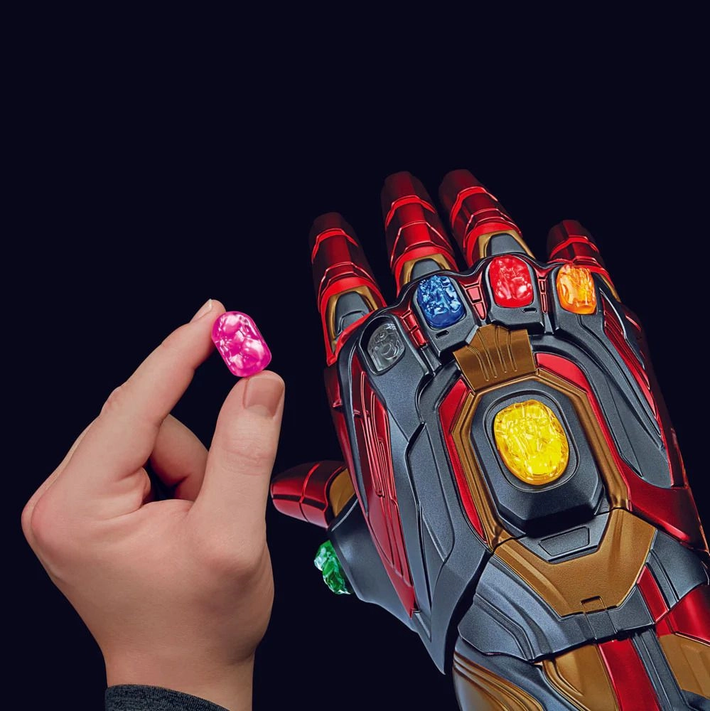 Marvel Legends Series Electronic Iron Man Nano Gauntlet (45.72 cm)