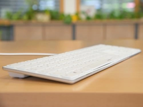 RIVA Slim Metal Scissor Keyboard - DE Wired