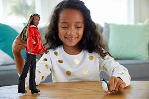 Barbie Polar Marine Biologist - Brunette Ages 3+