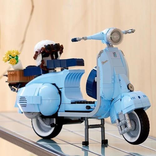Vespa 125 (10298) - 1106 pieces pastel blue