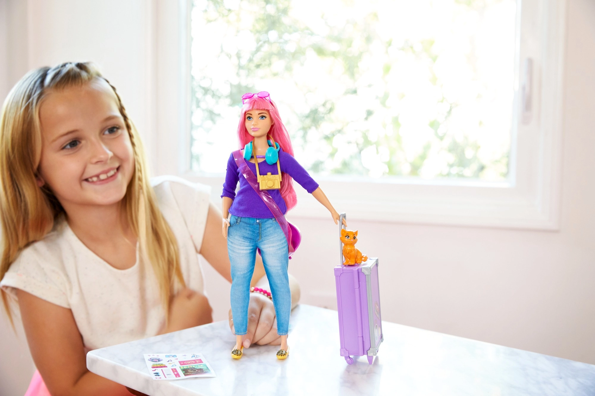 Barbie Dream Closet 3.0 - Doll 25+ Clothes & Accessories Ages 3+