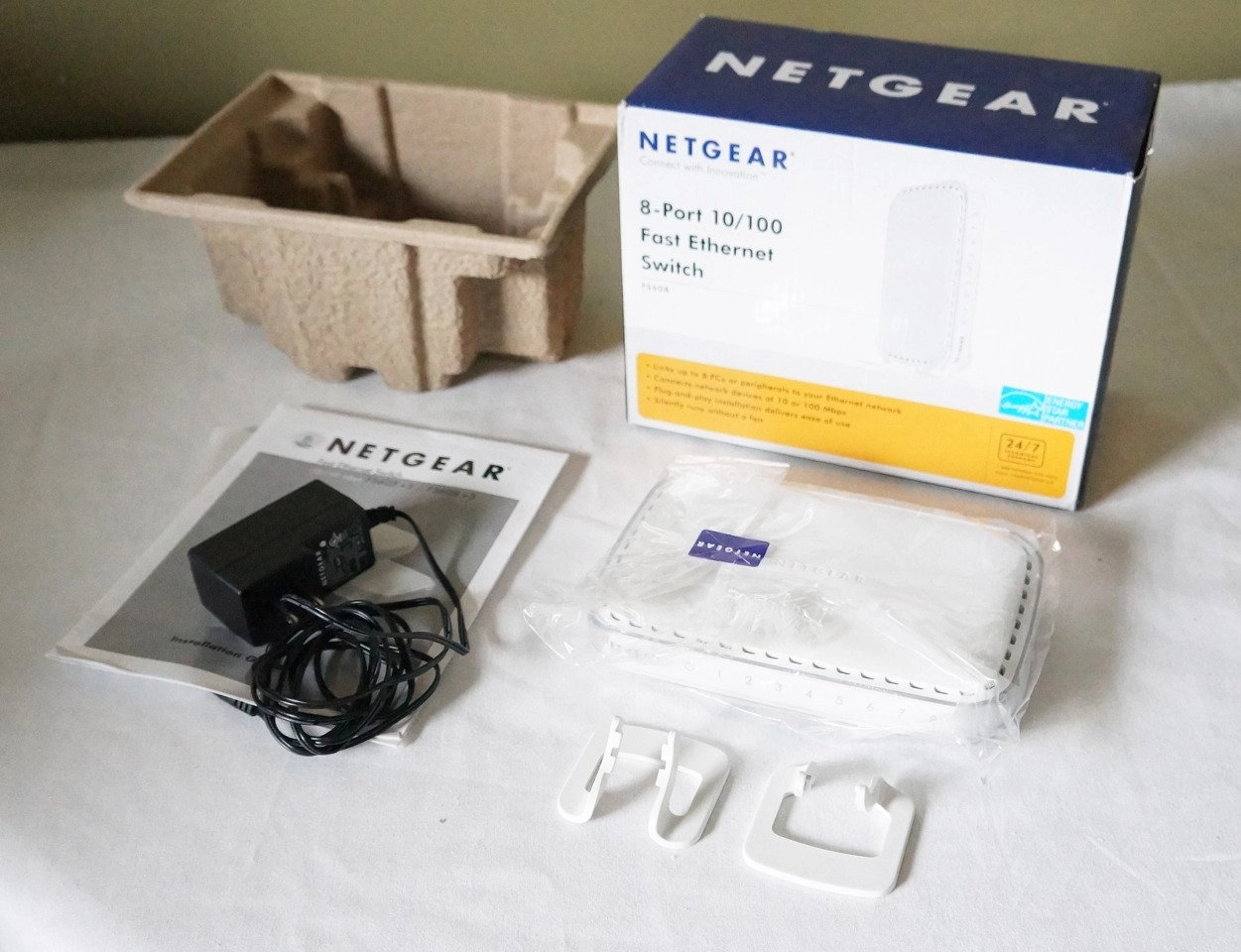 NETGEAR FS608NA 8-ports