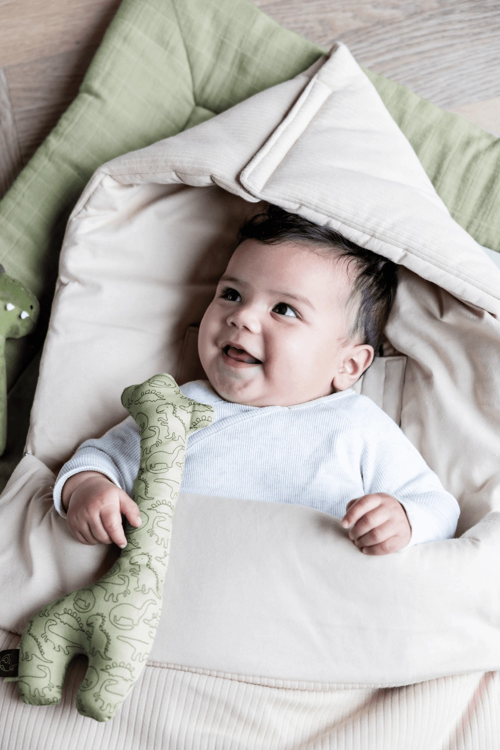 Rattle Giraffe Daring Dino - 0 months 100% organic cotton