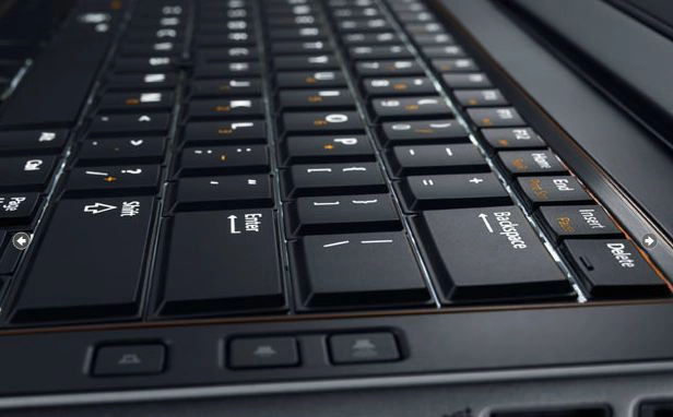 (Renewed) Latitude E6520 - 15.6'' i7 8GB DDR3 256GB SSD