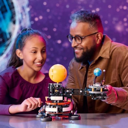 Technic Planet Earth and Moon in Orbit (42179) - 10+ Solar System