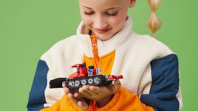 Technic Snow Groomer (42148) - 2-in-1 Snowmobile