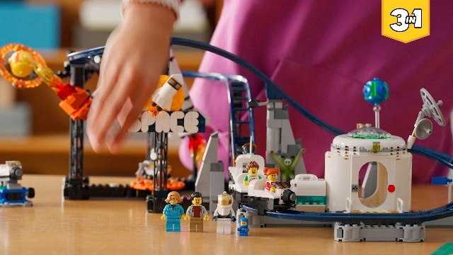 Creator 3 in 1 Space Roller Coaster (31142) - 874 pieces 9 years and up