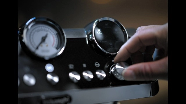 La Specialista Maestro Sensor Grinding & Milk EC9665