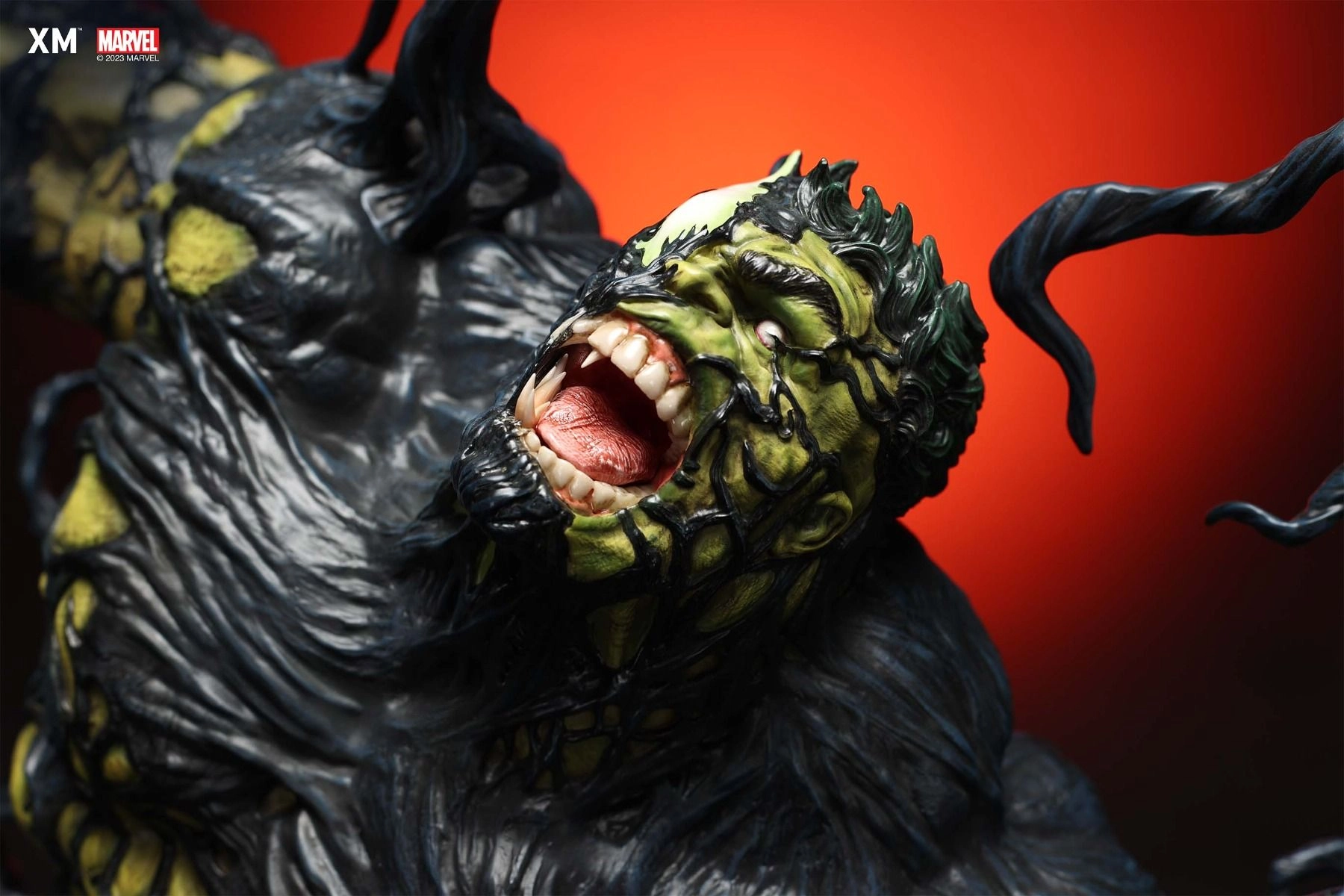 Venomized Hulk - MARVEL Premium Collectibles