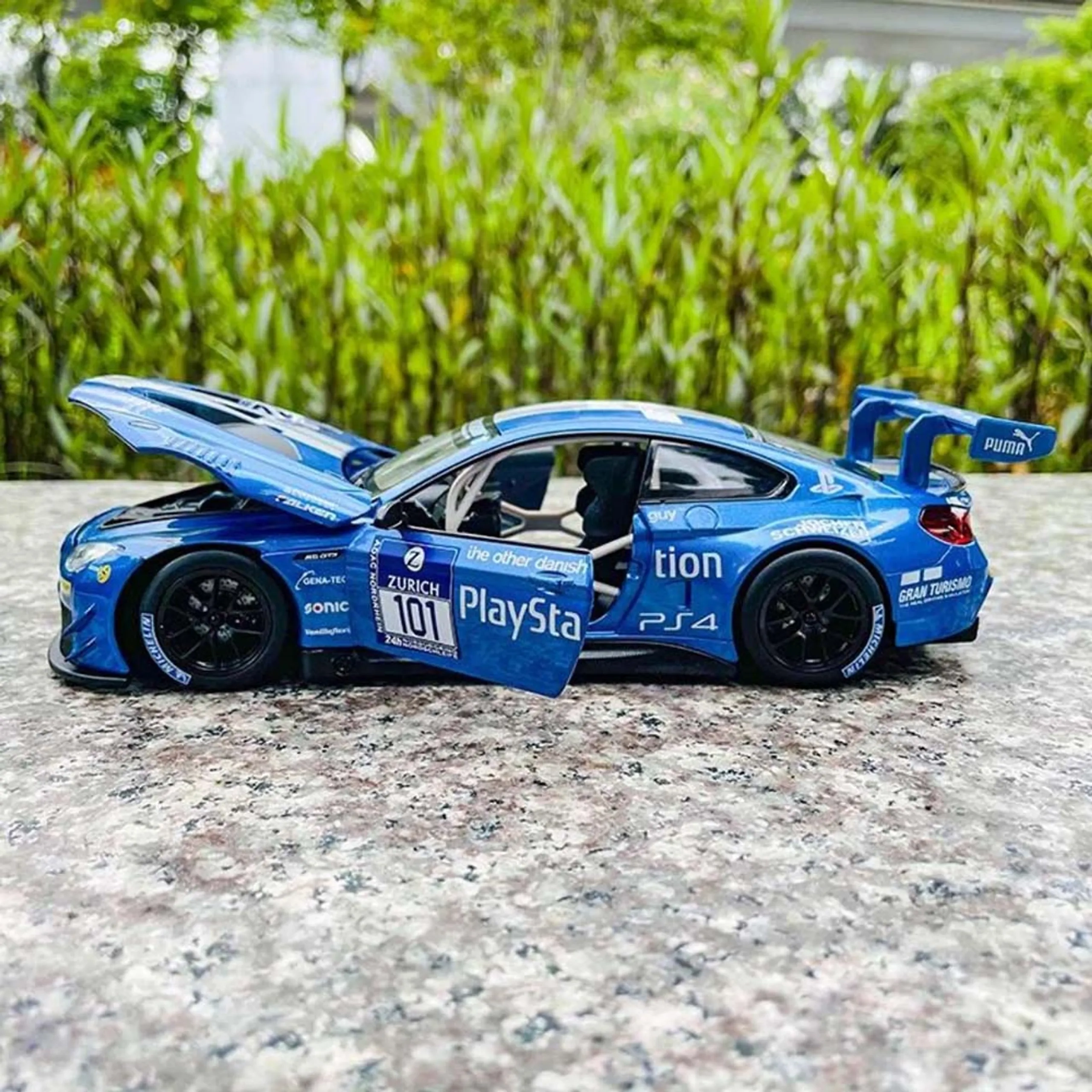 BMW M6 GT3 - Die-Cast Replica - 1:32