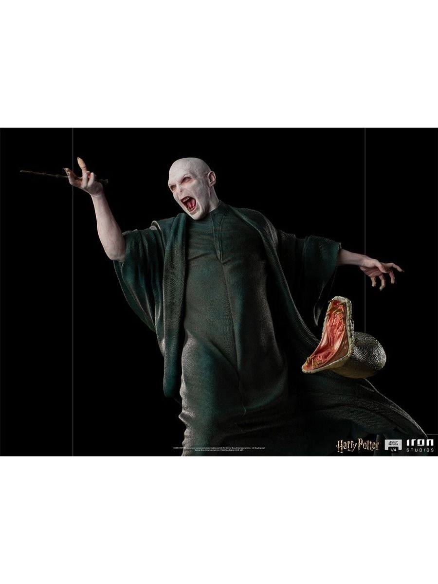 Voldemort and Nagini - Legacy Replica