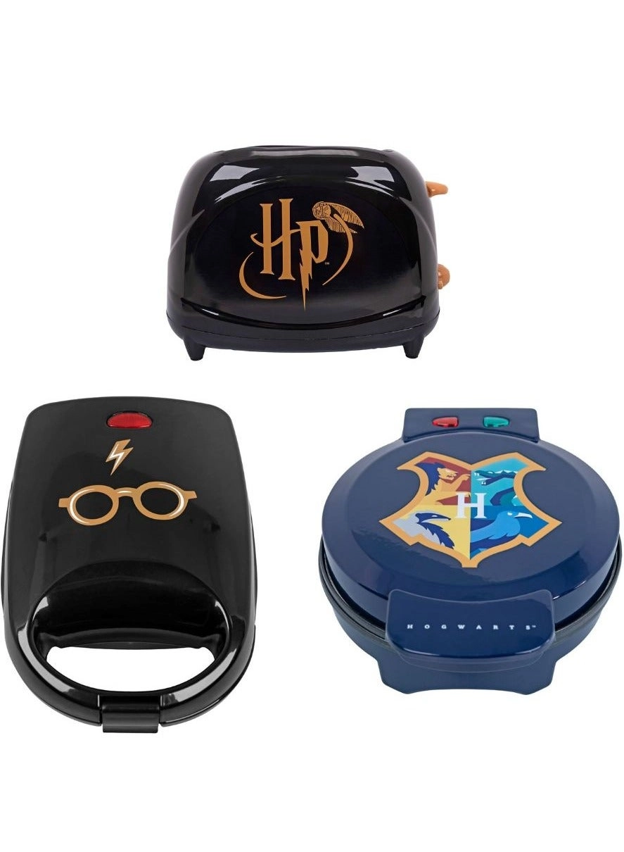 Uncanny Brands Icon Two-Slice Toaster - two-slot + Hogwarts Checkmate Waffle Maker + Single Sandwich Maker