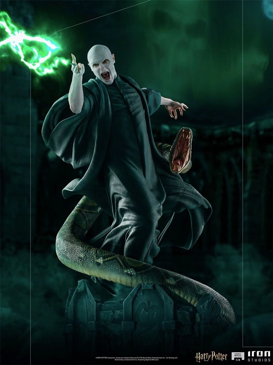 Voldemort and Nagini - Legacy Replica