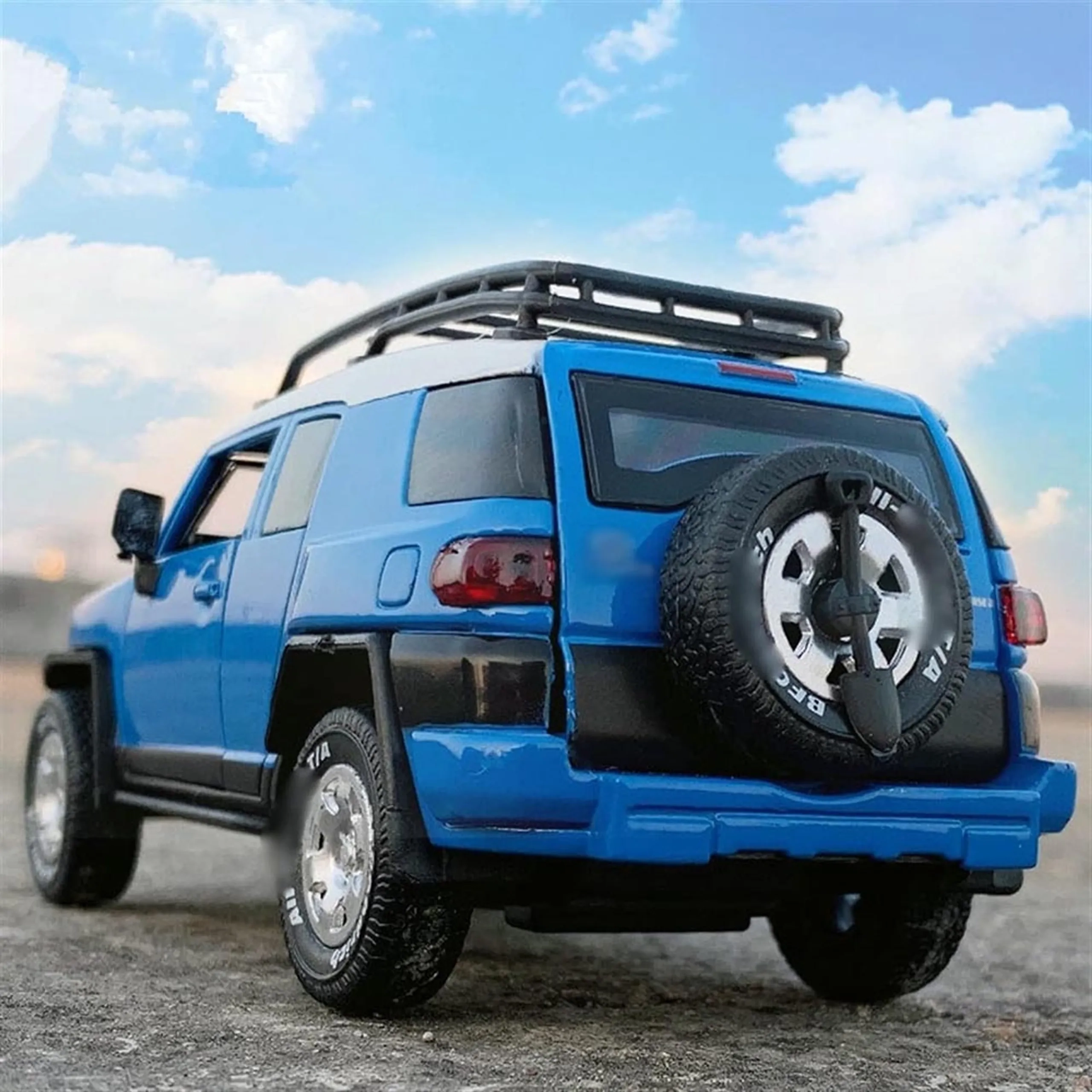 Toyota FJ Cruiser - Die-Cast - 1:32