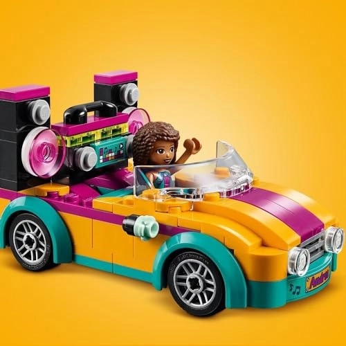 Friends Andrea’s Car and Stage (41390)