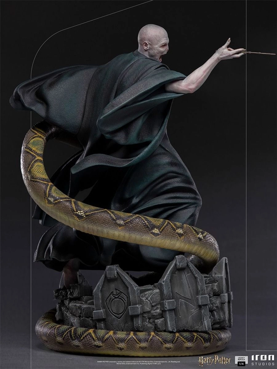 Voldemort and Nagini - Legacy Replica