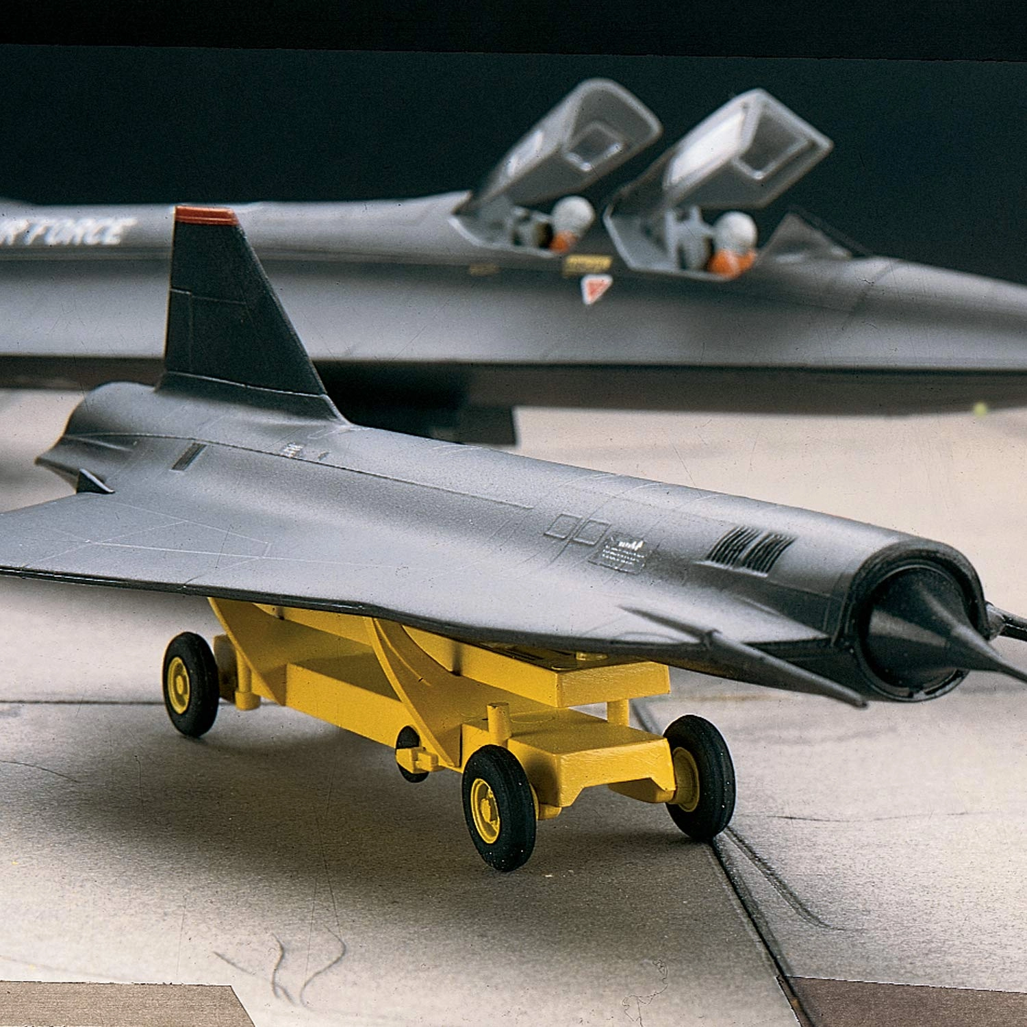 SR-71 Blackbird Model Kit (85-5810) - 1:72