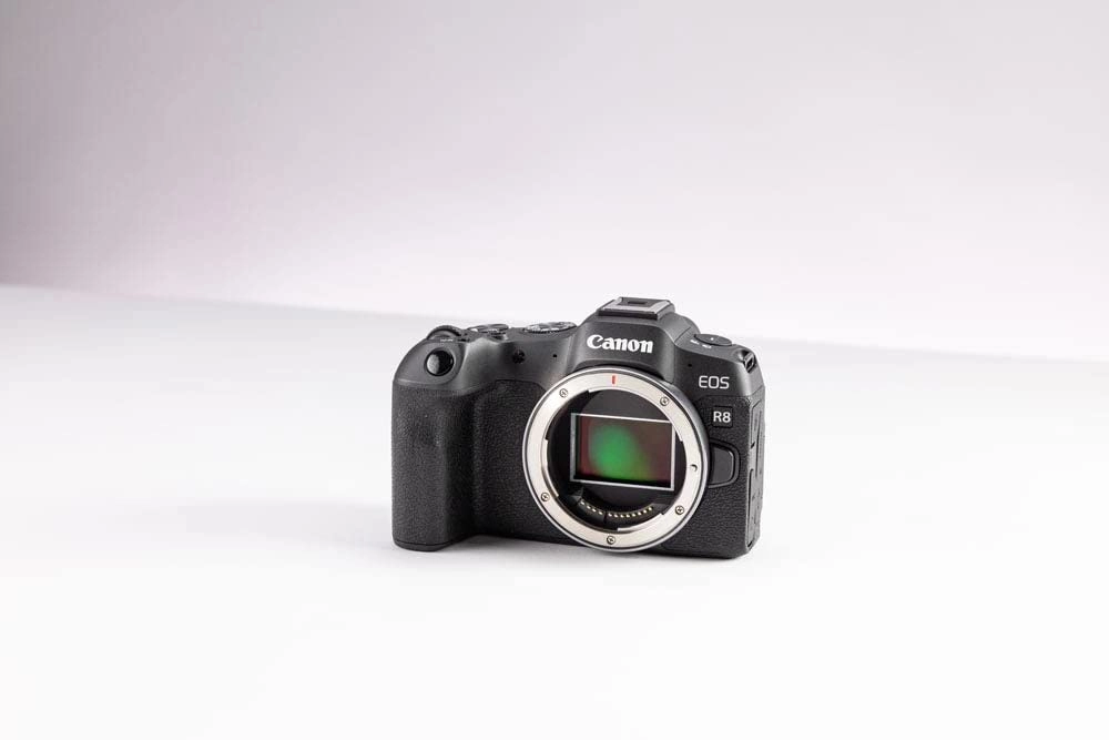 EOS R8