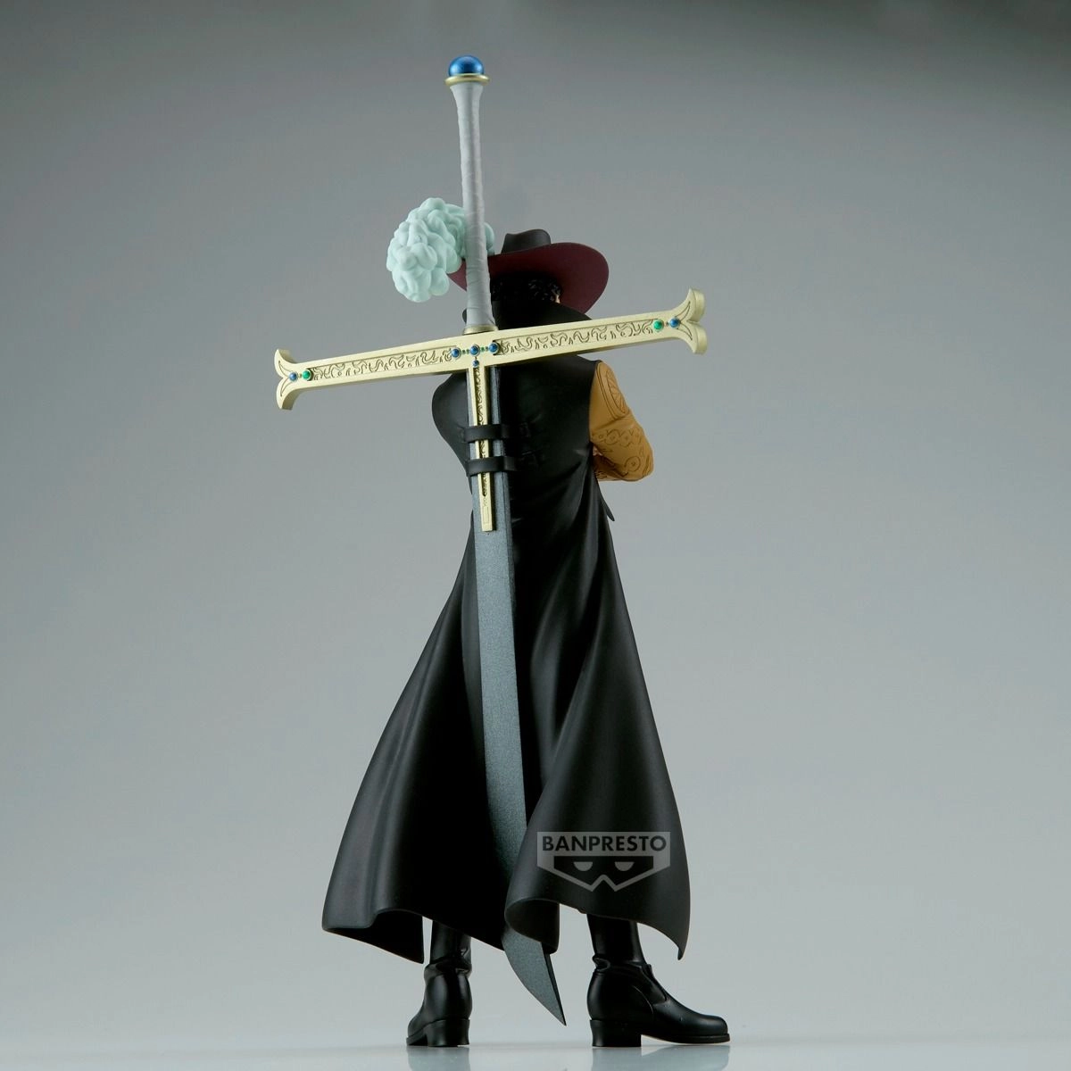 Dracule. Mihawk Statue - One Piece