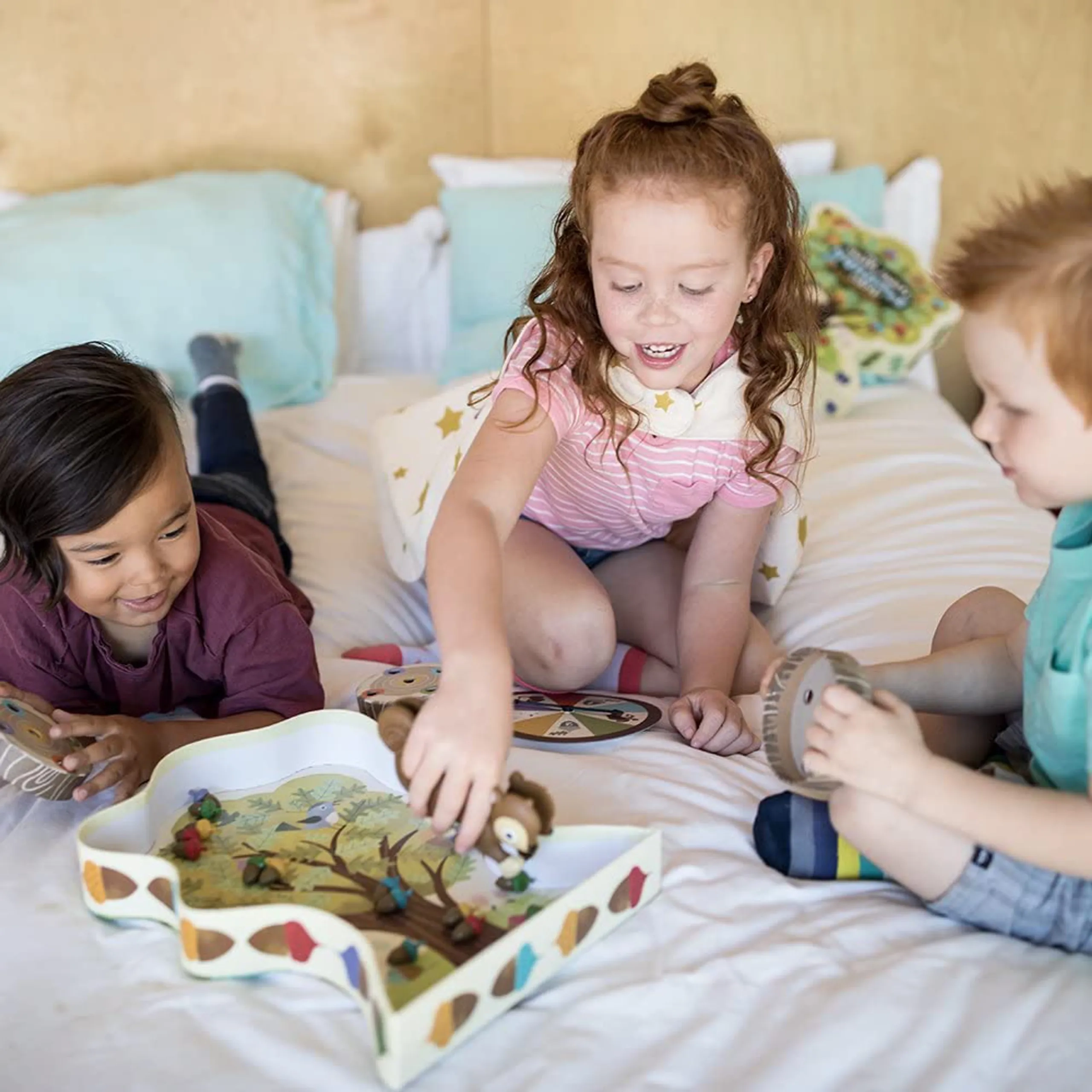 The Sneaky, Snacky Squirrel Game - Suitable for 2 to 4 Years