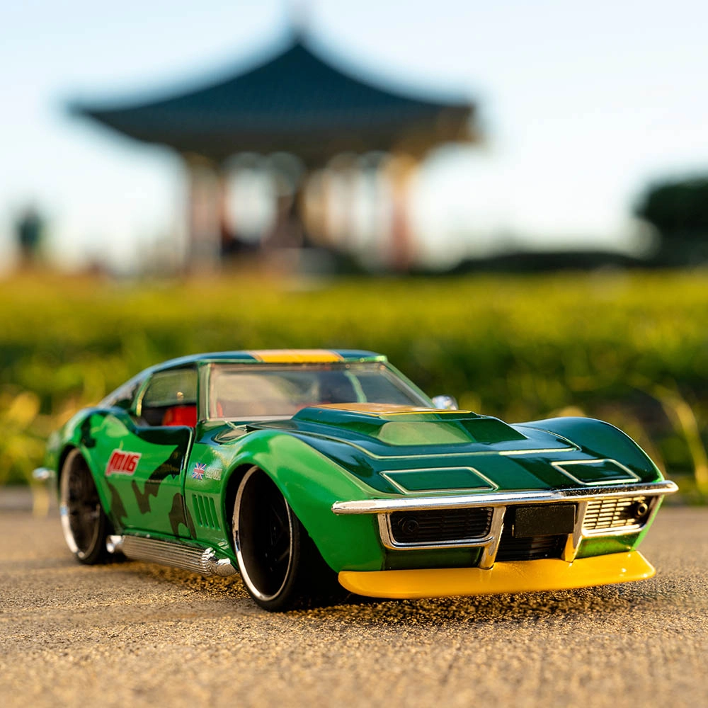 Street Fighter 1969 Chevy Stingray Corvette with Cammy Figure - 1:24