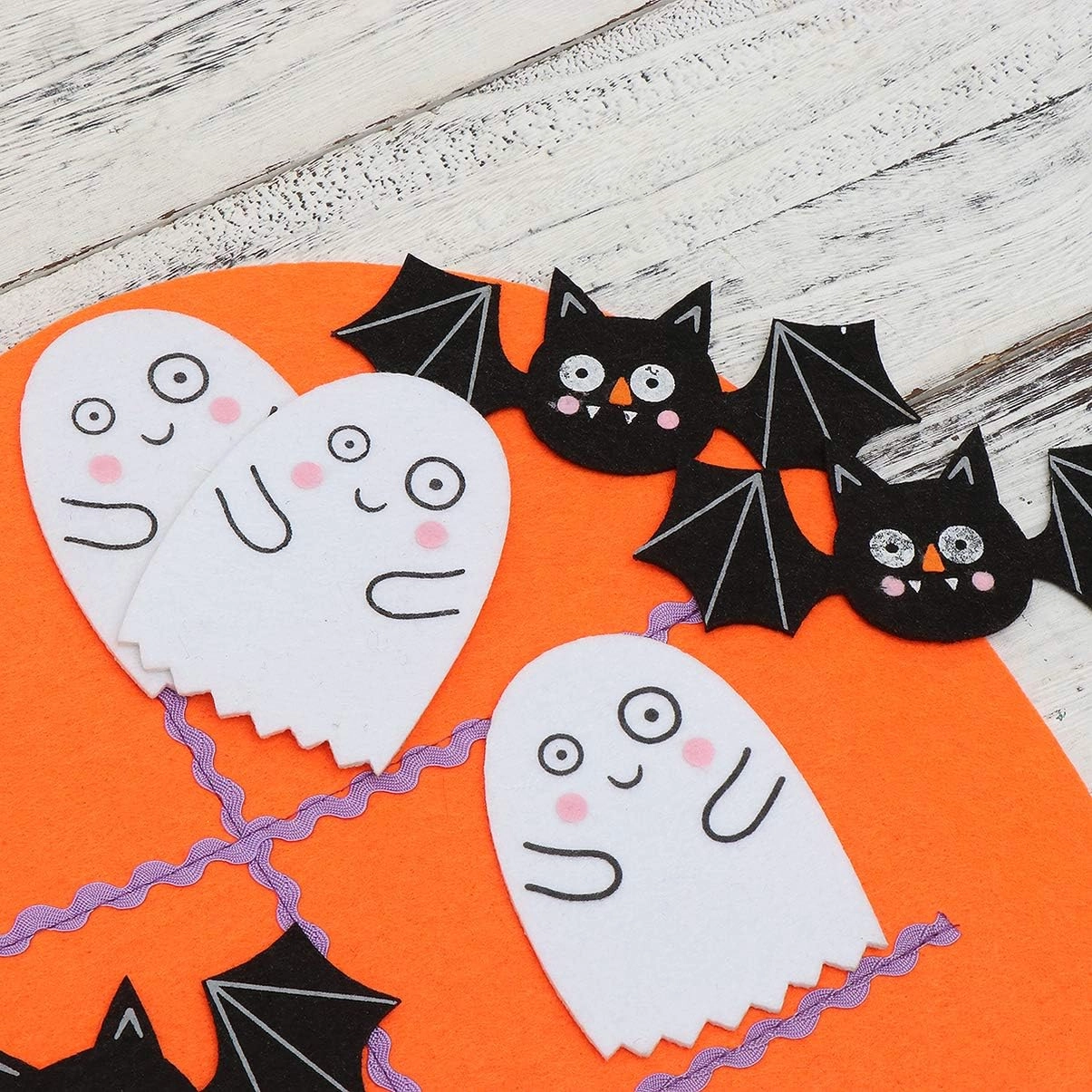 Halloween Felt Tic Tac Toe Game - 43 x 45 x 1 cm ghost-shaped and bat-shaped objects