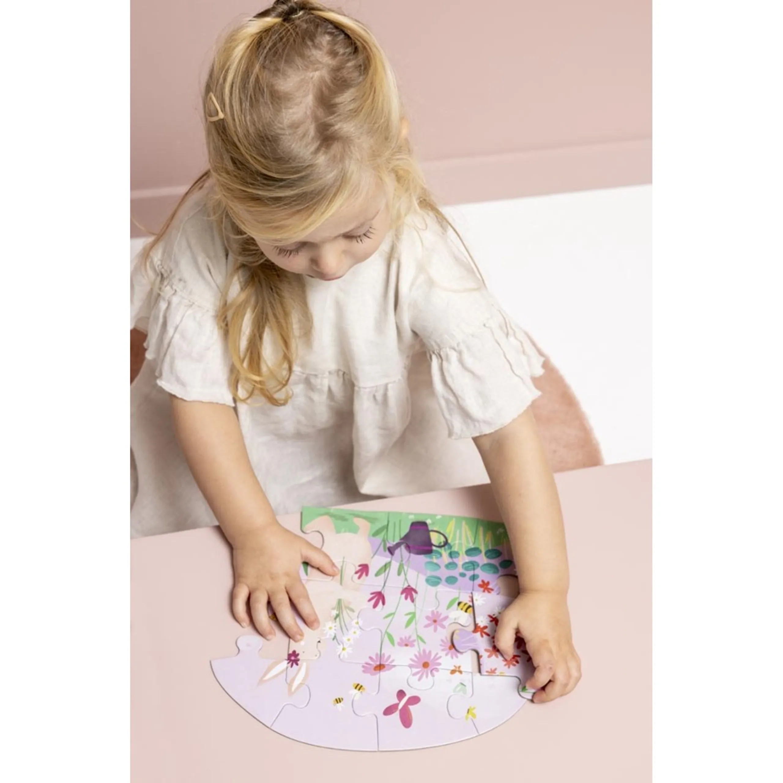 Mrs. Rabbit's Flowers Puzzle (16090809-35-634) - 12 pcs