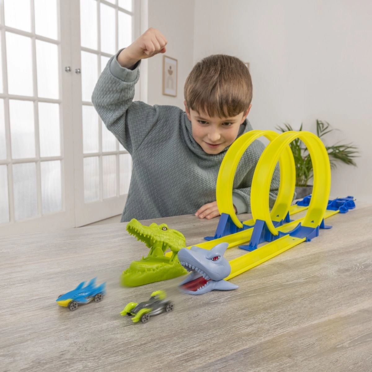 Snake Pit Garage - 2 level + Beast Machines car - 3-inch