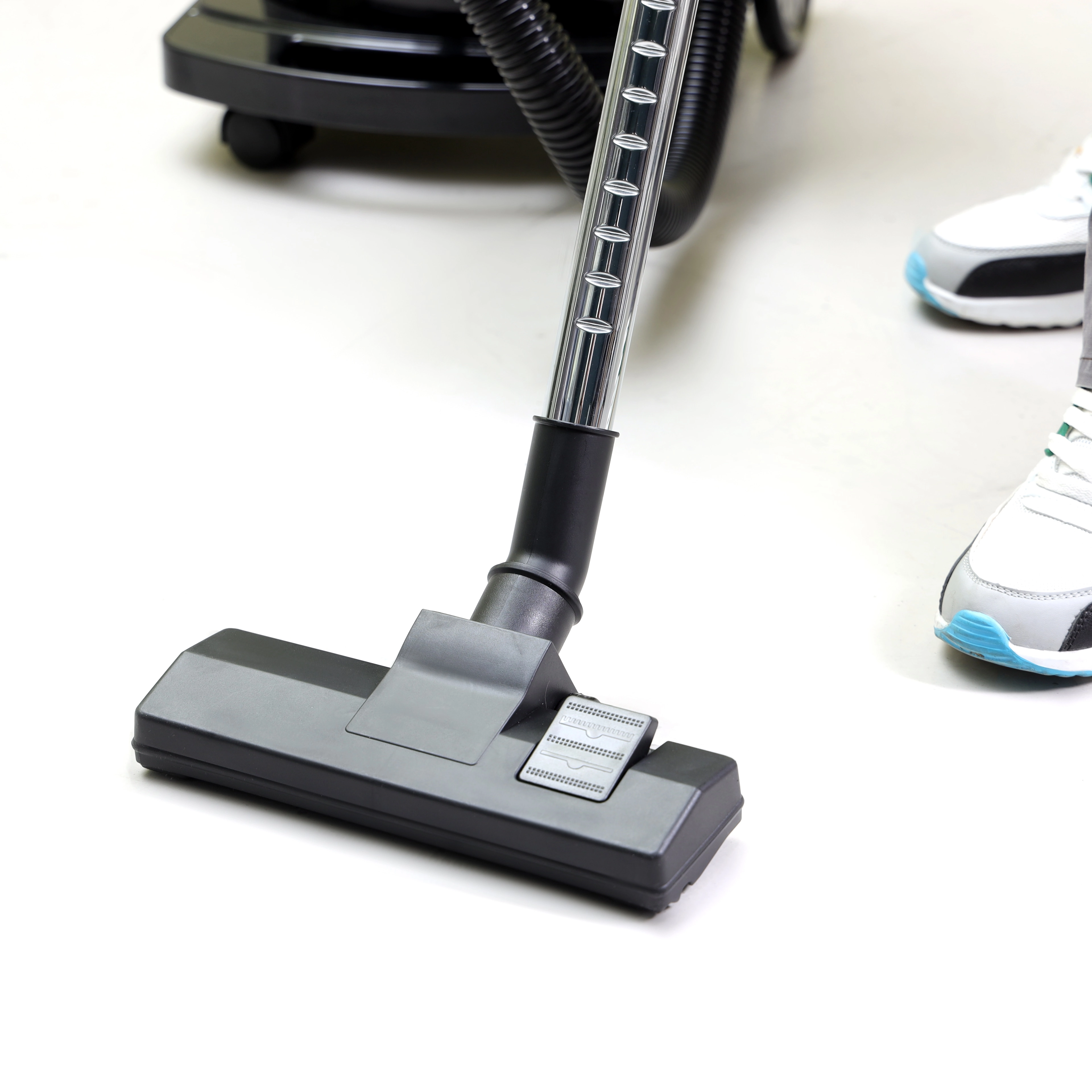 Olsenmark Middle East L.L.C Drum Vacuum Cleaner (OMVC1717)